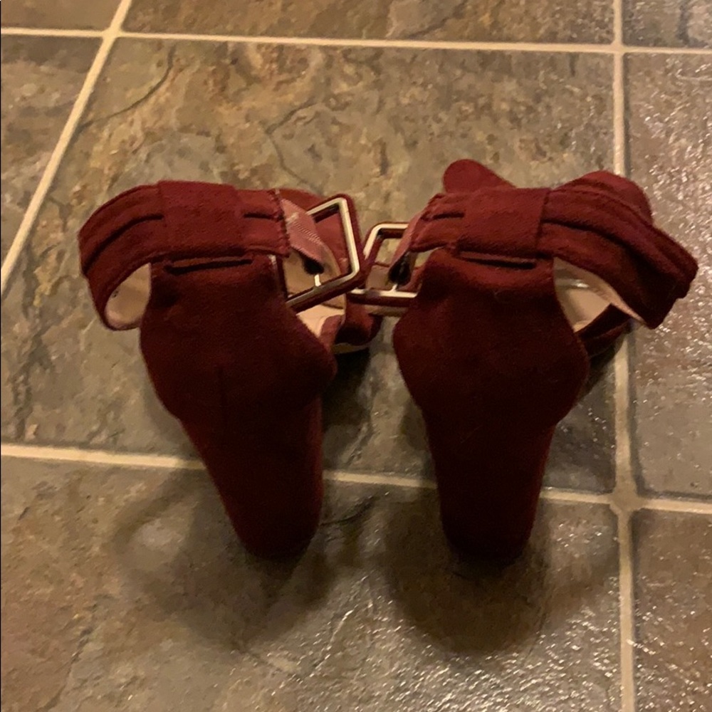 shoes - Picture 2 of 3